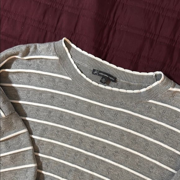 Banana Republic Gray and White Crop Top with Striped Design - Picture 1 of 5